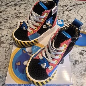 NWT Sonic the hedgehog Ups size 5